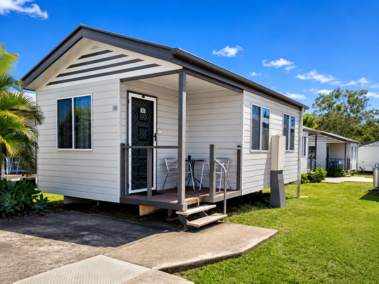 Deluxe Queen Cabin — view 9