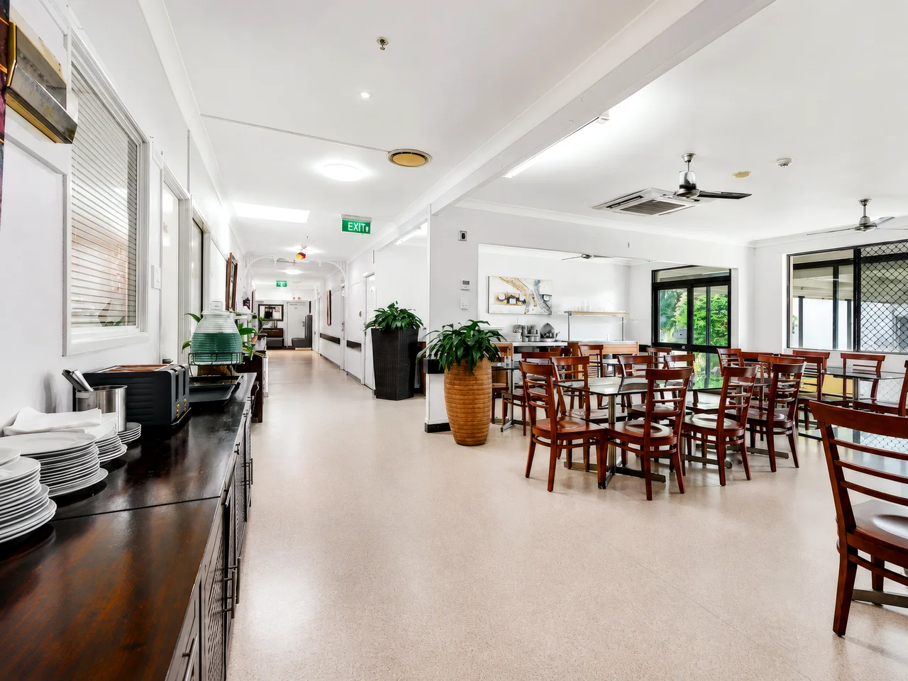 the dining room at Parklands Resort