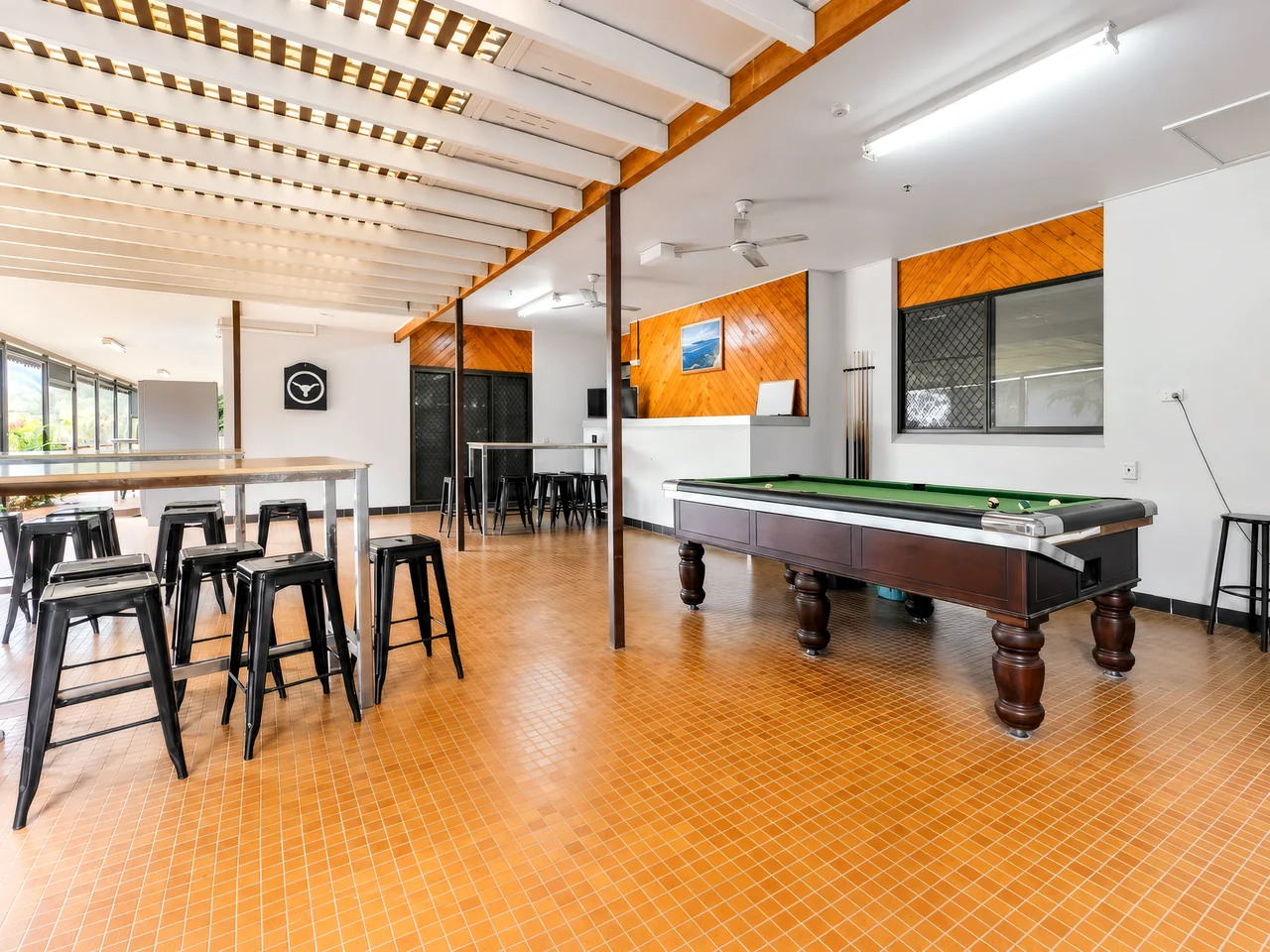 Games room & bar