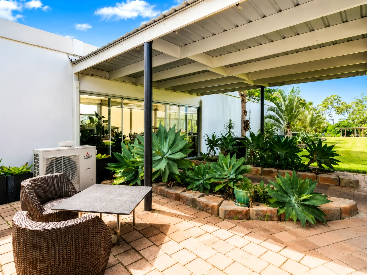 the outdoor courtyard at Parklands Resort