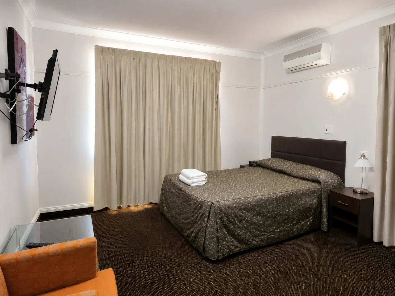 Standard Queen Room — view 3
