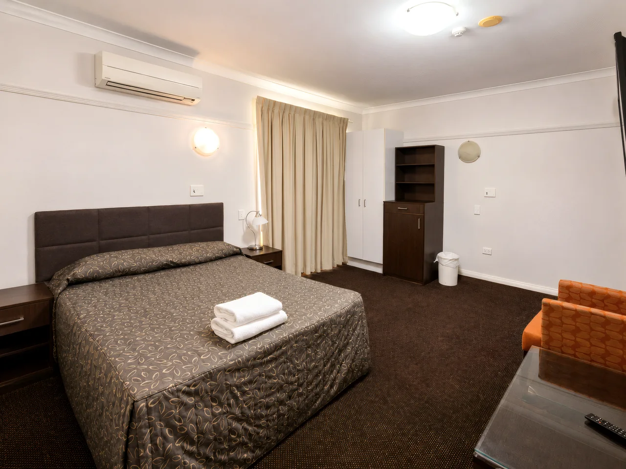 Standard Queen Room — view 4