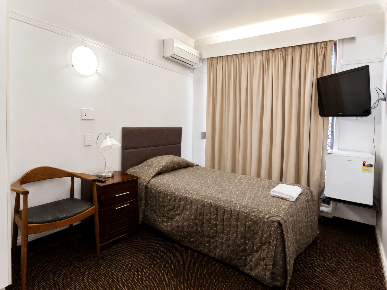 Standard Single Room — view 3