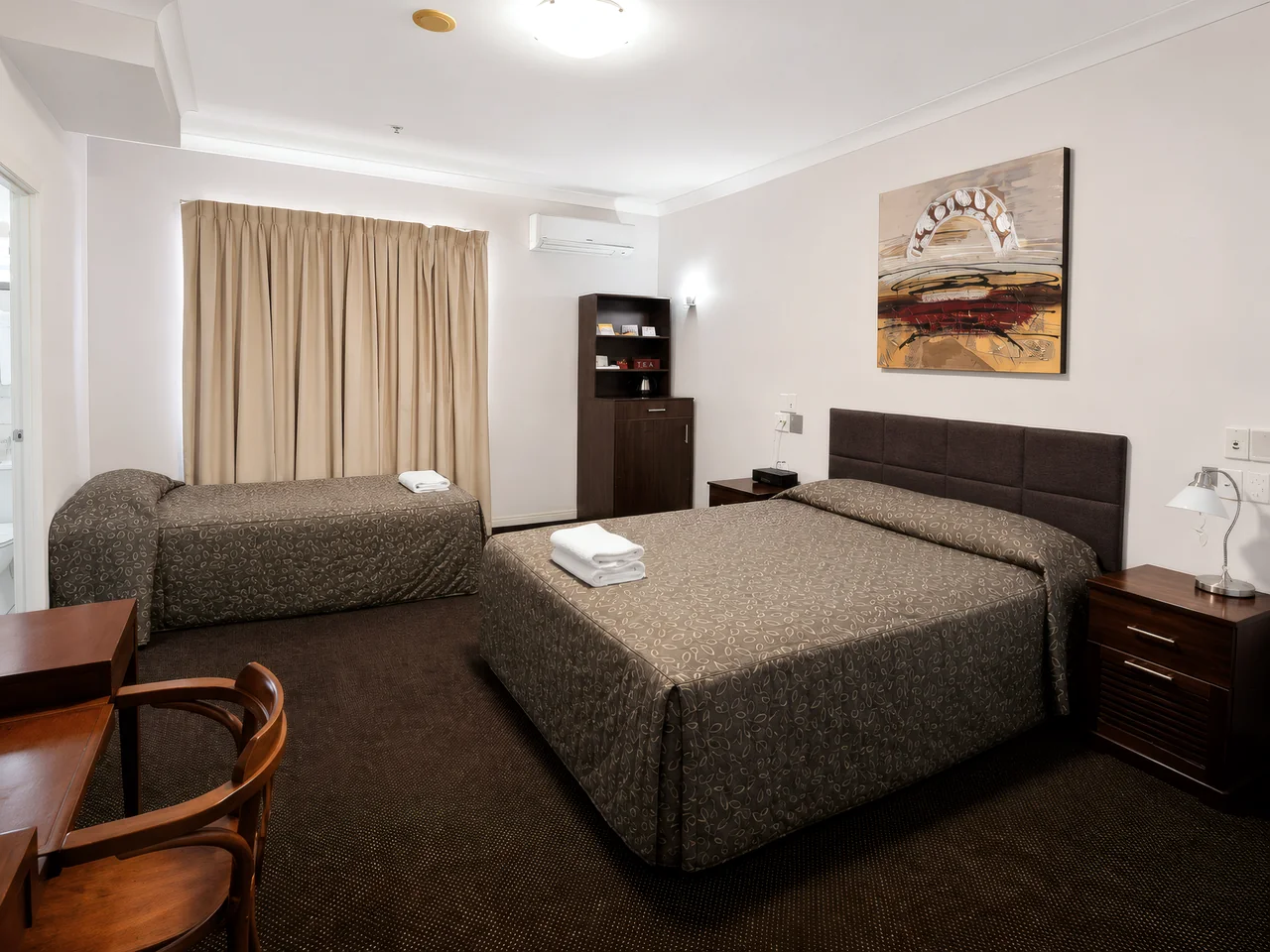 Deluxe Twin Room — view 2
